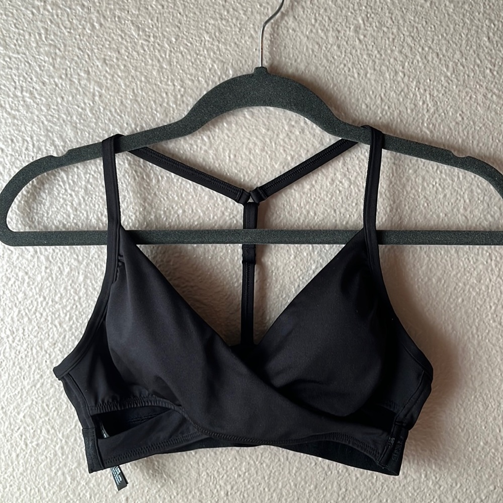 PINK Victoria’s Secret Criss-Cross Front Sports Bra